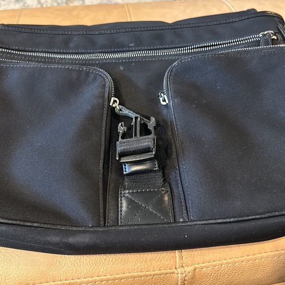 Coach, canvas with leather crossbag messenger bag with very sturdy metal closur - Picture 10 of 13